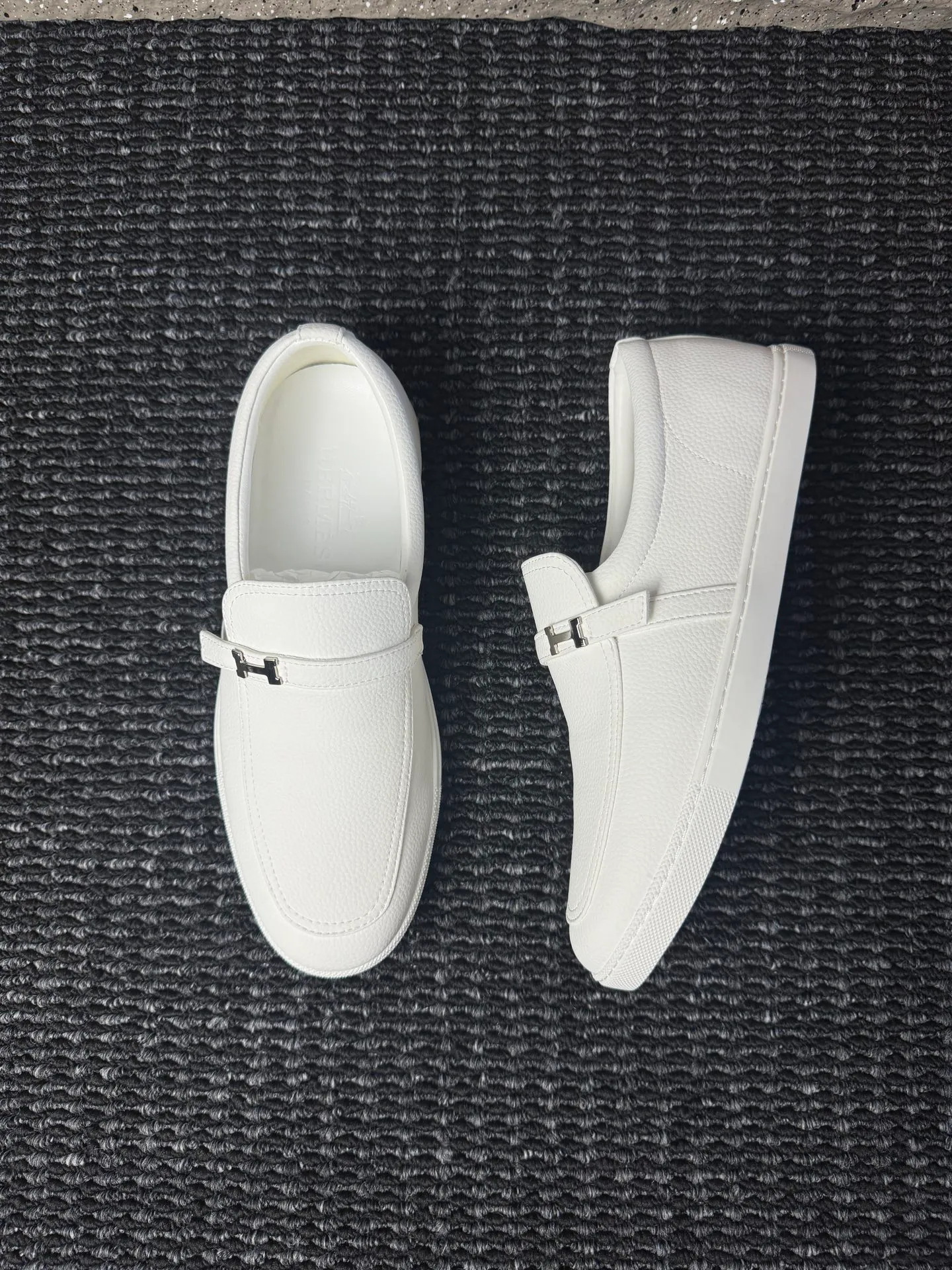 Men's men's shoes 💰440 [New style] 🪷🪷[HERMES] Hermès - High-end quality, the same style as the official website - Upper: 🔝 Nappa calfskin, with iconic H metal - Lining: water-dyed cowhide - Outsole: ultra-light TPU molded outsole - Ultra-high quality control·Fine workmanship: highlighted (high-end·luxury·grade) -Size: 38-44 (45 can be customized)·